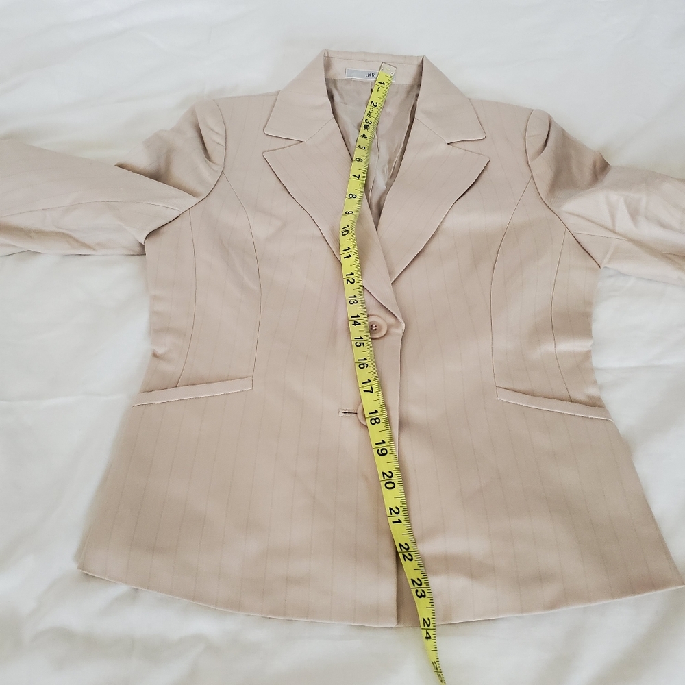 Suit - Picture 9 of 13